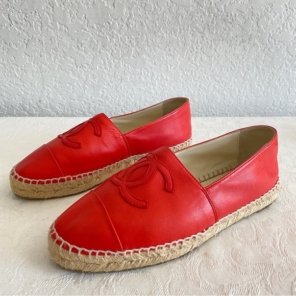 CHANEL coral red Lambskin CC Espadrilles - Picture 2 of 15